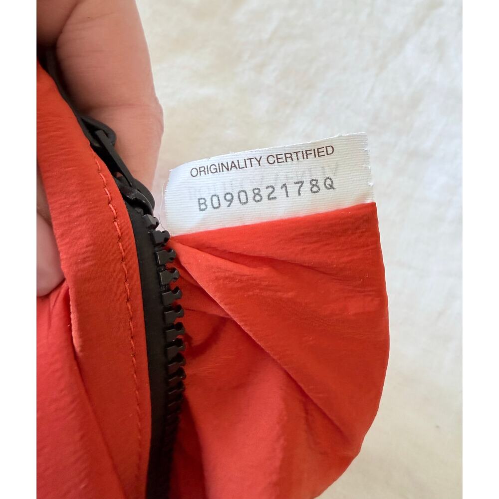 Bottega Veneta | Black Calfskin Leather Hidrology Zip Pouch | Travel Bag Case - Picture 14 of 15